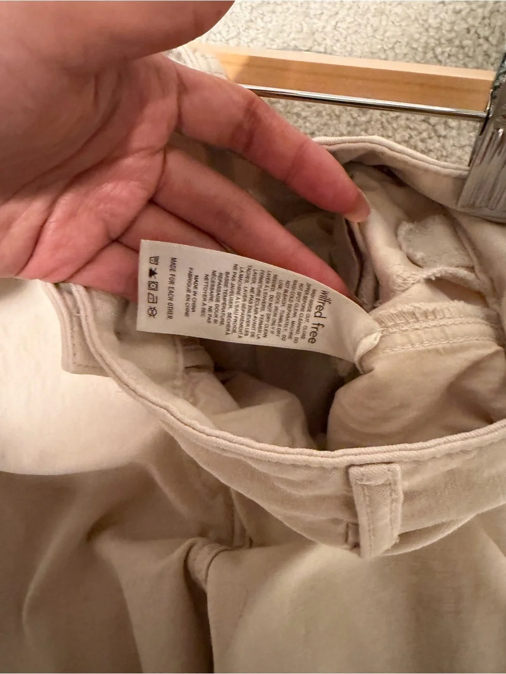 Aritzia Wilfred Cargo Pants Size 2 Birch Color